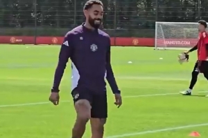 曼联晒库尼亚首训视频：这是库尼亚首次代表曼联参加训练！