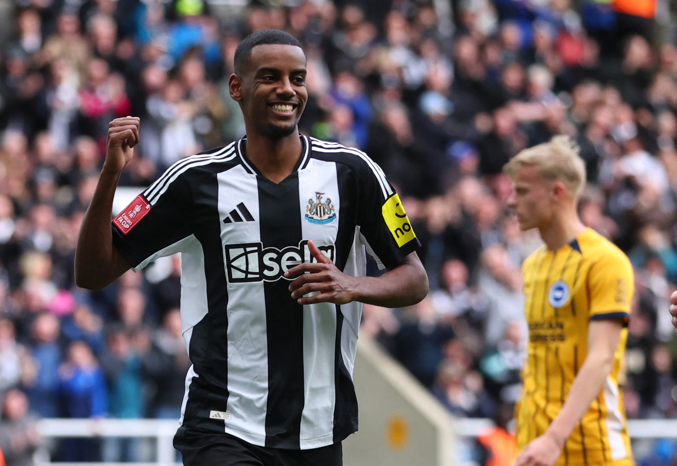 开云APP-纽卡斯尔对伊萨克立场趋于强硬，利物浦或考虑进一步提升报价